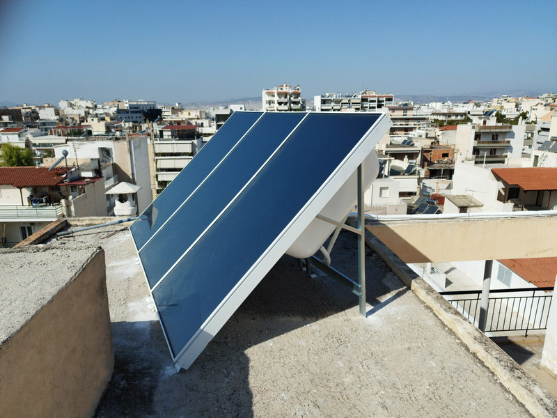 ηλιακός κενού χαμηλού ύψους σε ταράτσα
